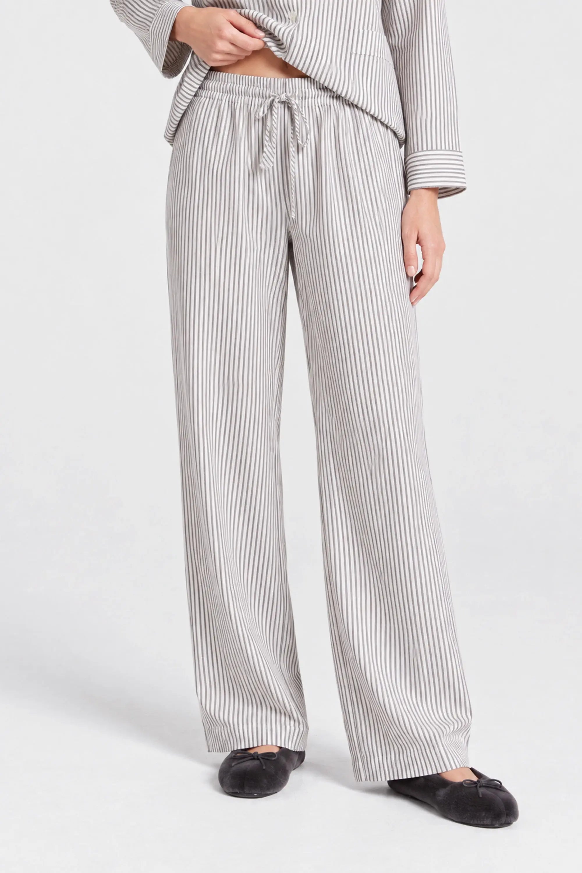 Beyaz Siyah Çizgili Bağcıklı Kadın Pijama Altı  Mısırlı