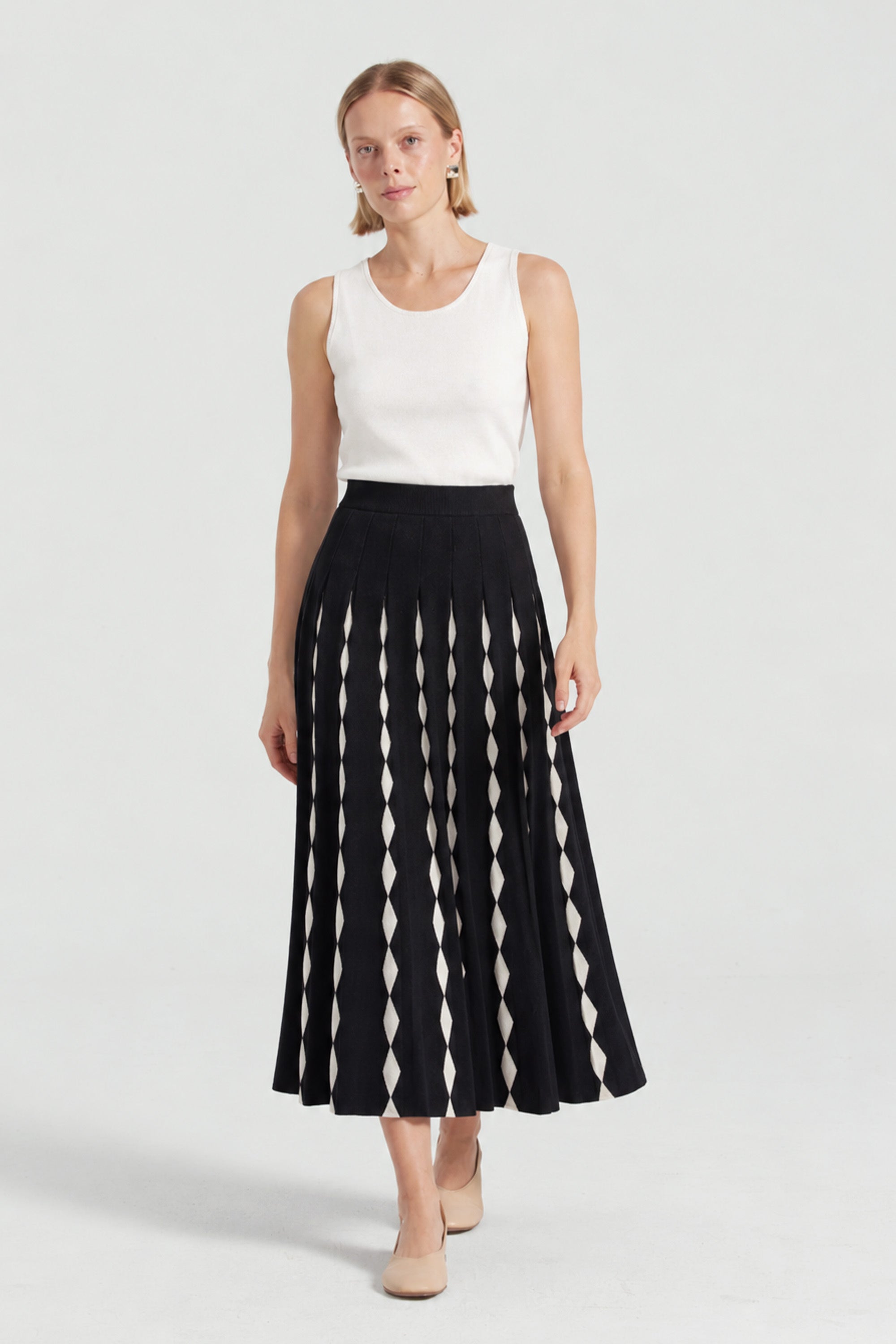 Siyah Beyaz Geometrik Desenli Pileli Etek  Mısırlı