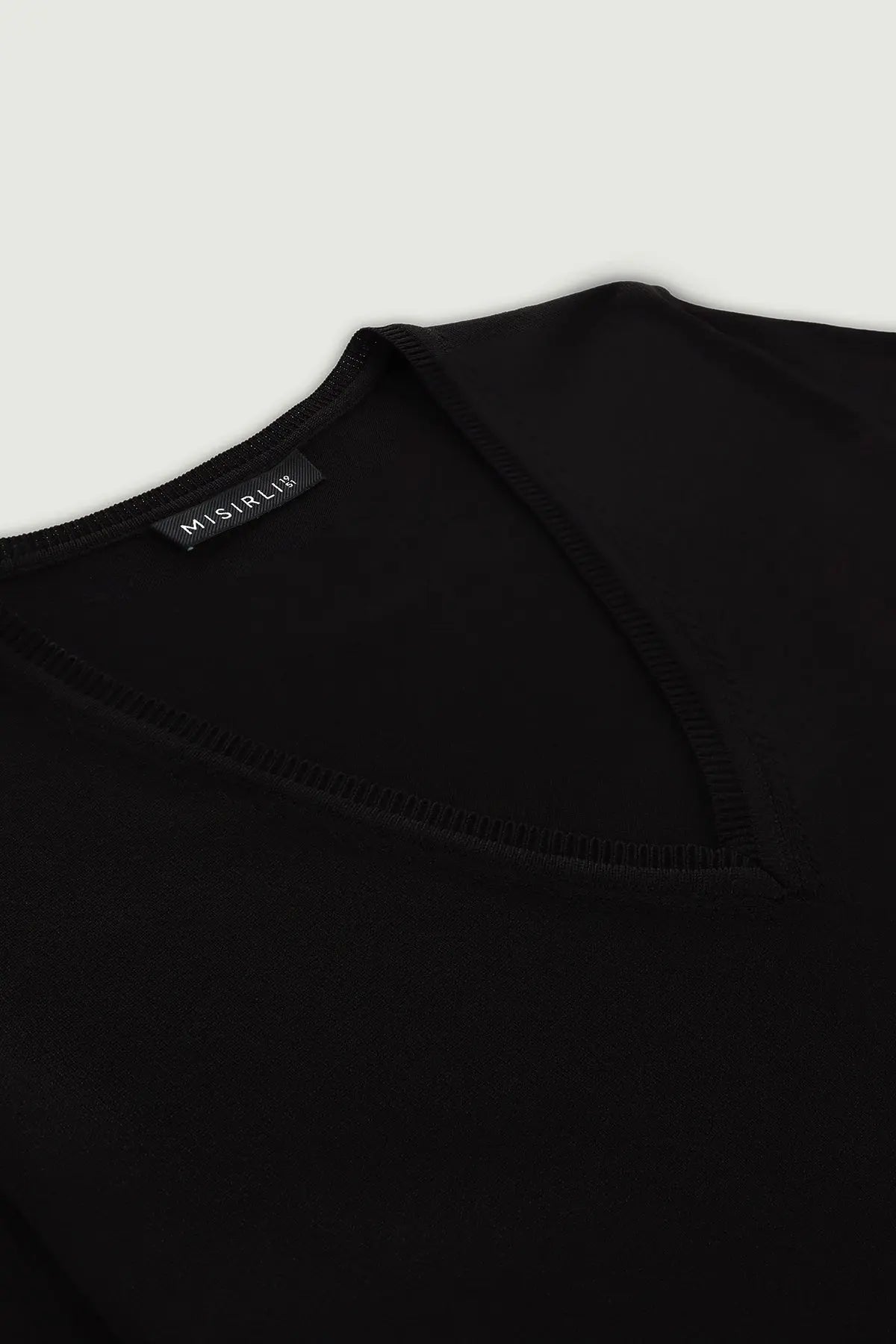 Siyah V Yaka Triko Kadın T-Shirt  Mısırlı