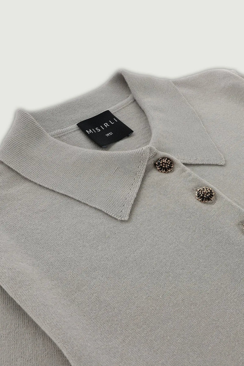 Açık Gri Polo Yaka Çiçek Düğmeli Kadın T-Shirt