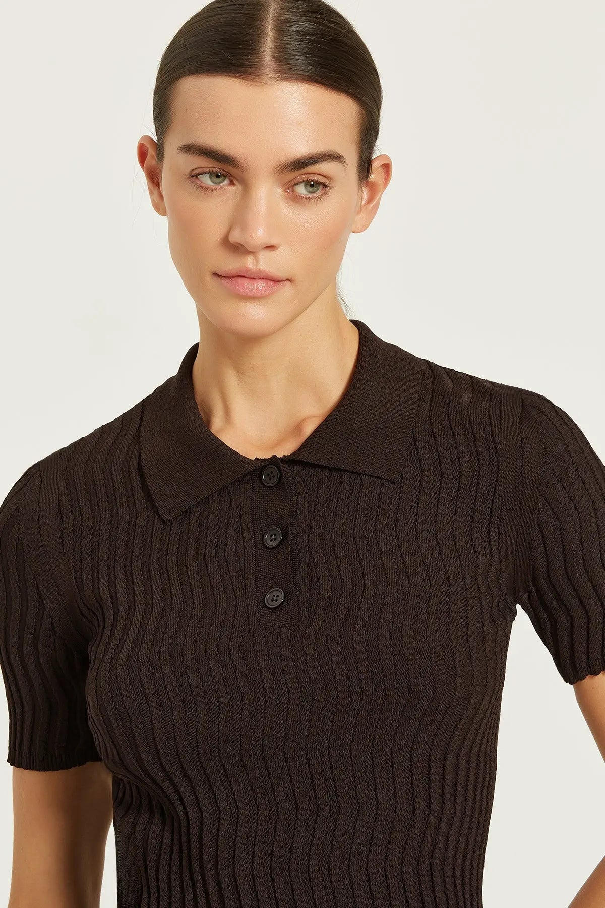 Acı Kahve Polo Yaka Dalga Desenli Kadın T-Shirt  Mısırlı