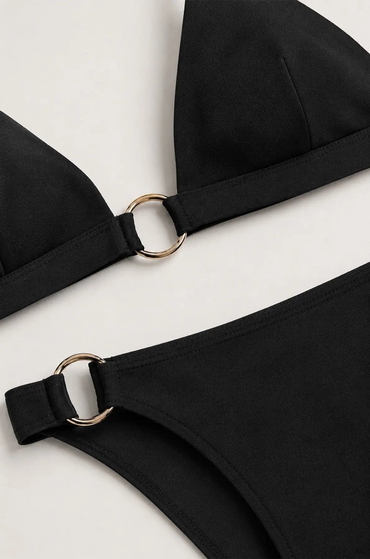 Siyah Halka Detaylı Üçgen Bikini Takımı  Mısırlı