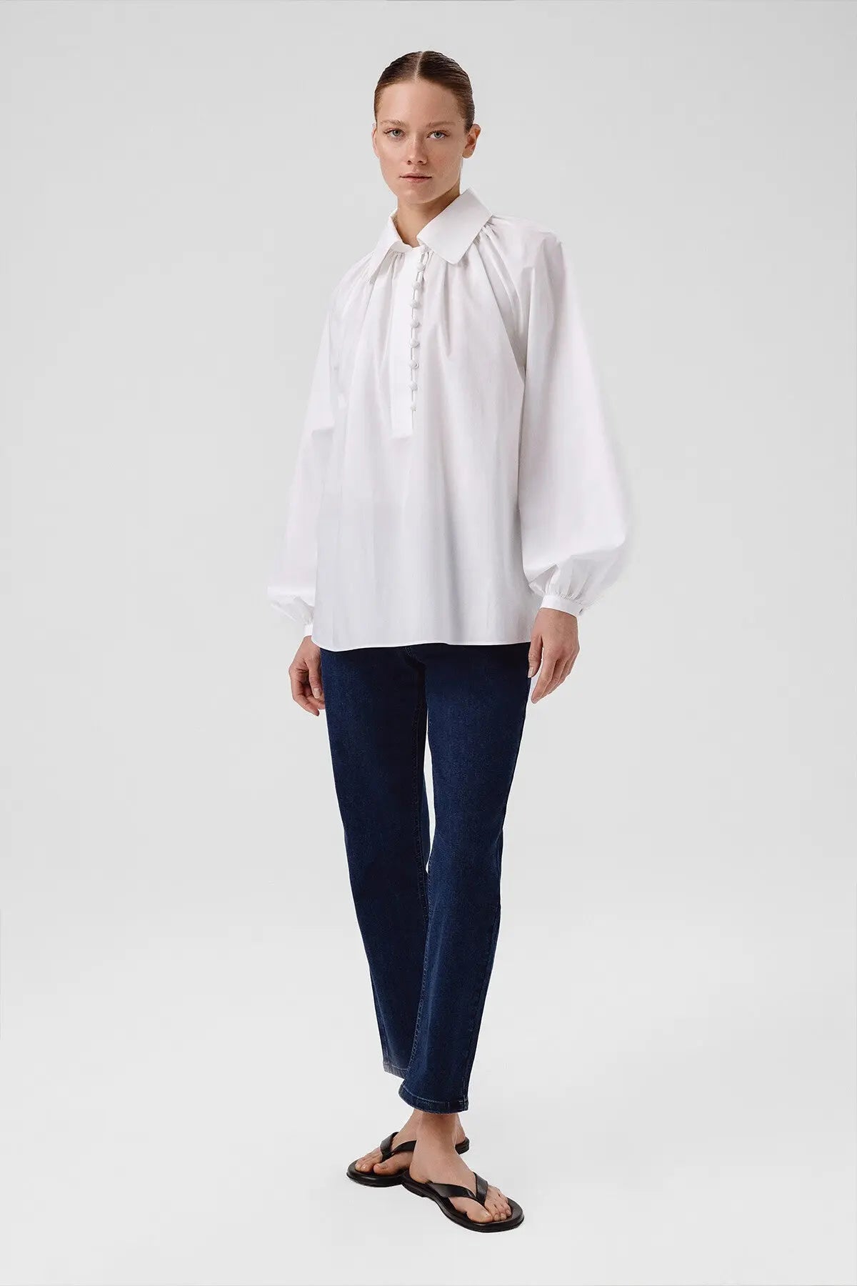 Beyaz Balon Kollu Düğme Detaylı Bluz  Mısırlı
